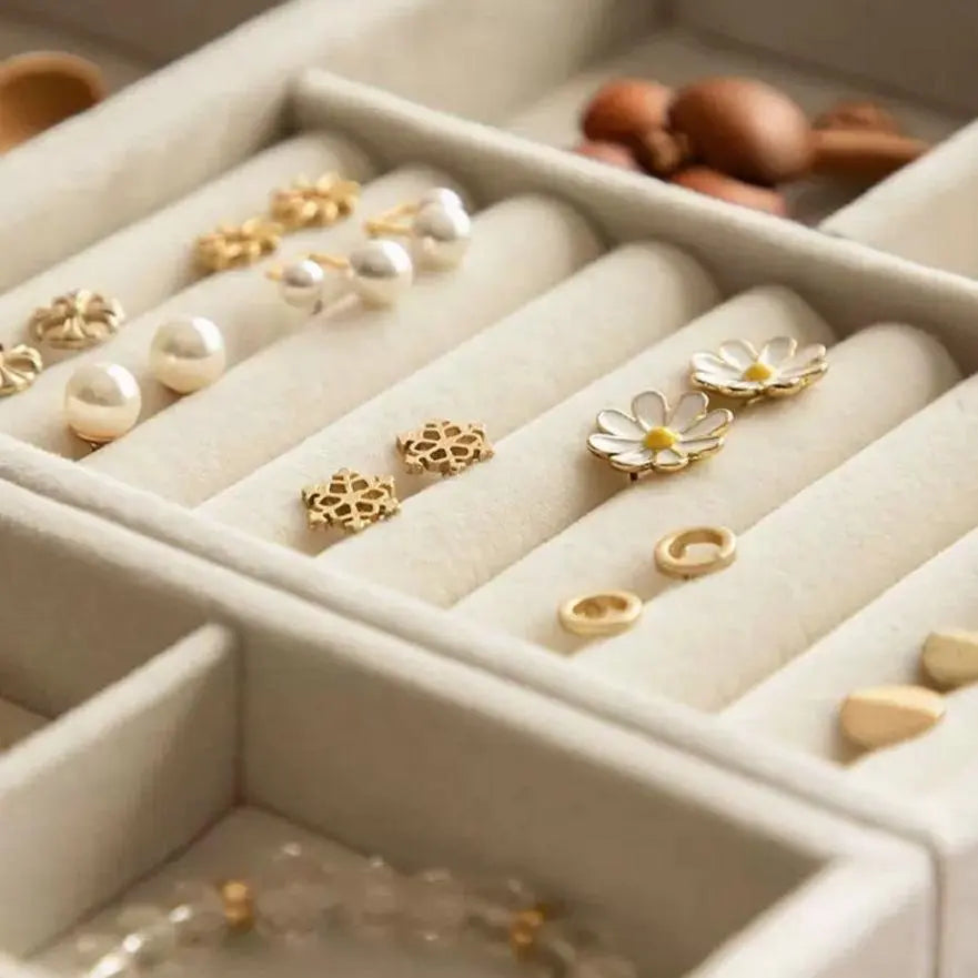 Plush jewelry storage box jewelry box rings earrings bracelets necklaces storage display shelf